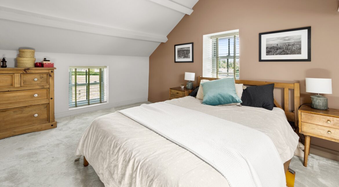 MasterBedroom_02